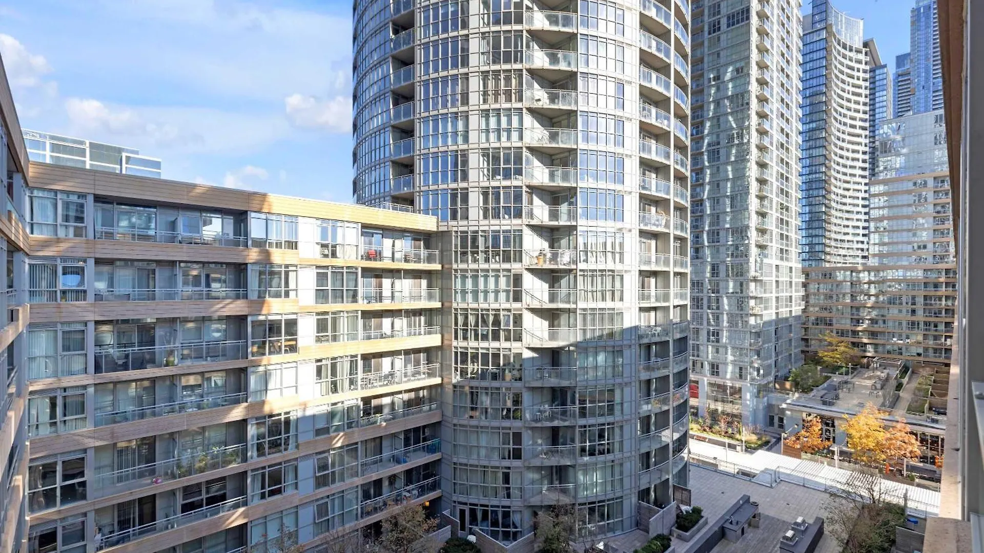 Stylish 3Br Condo Downtown Living W Parking Toronto